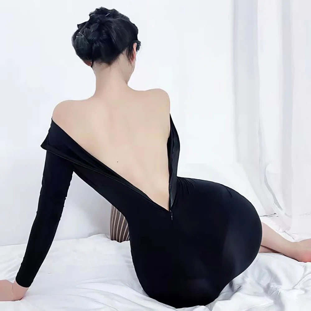 المرأة مثير تنورة ضيقة سستة الجبهة والظهر الجنس في الهواء الطلق في الأماكن العامة